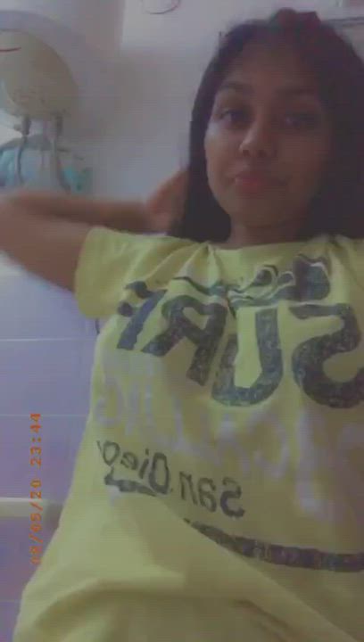 🔥🥰Extremely hot babe showing her tits and playing with them [must watch] [link