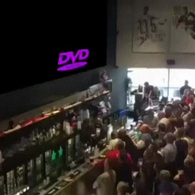 AQUELE MOMENTO DE FELICIDADE QUANDO O LOGO DO DVD BATE CERTINHO NOS CANTOS DA TV