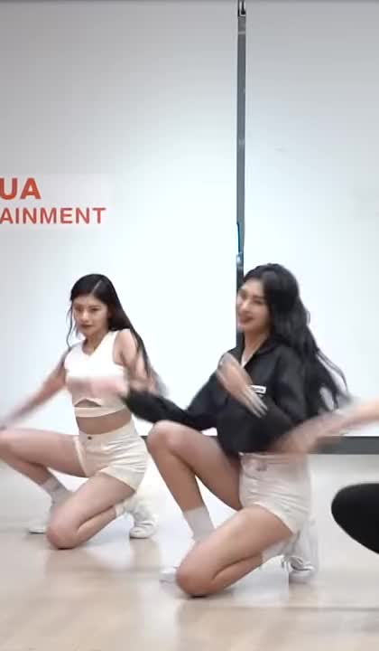 EVERGLOW - AISHA