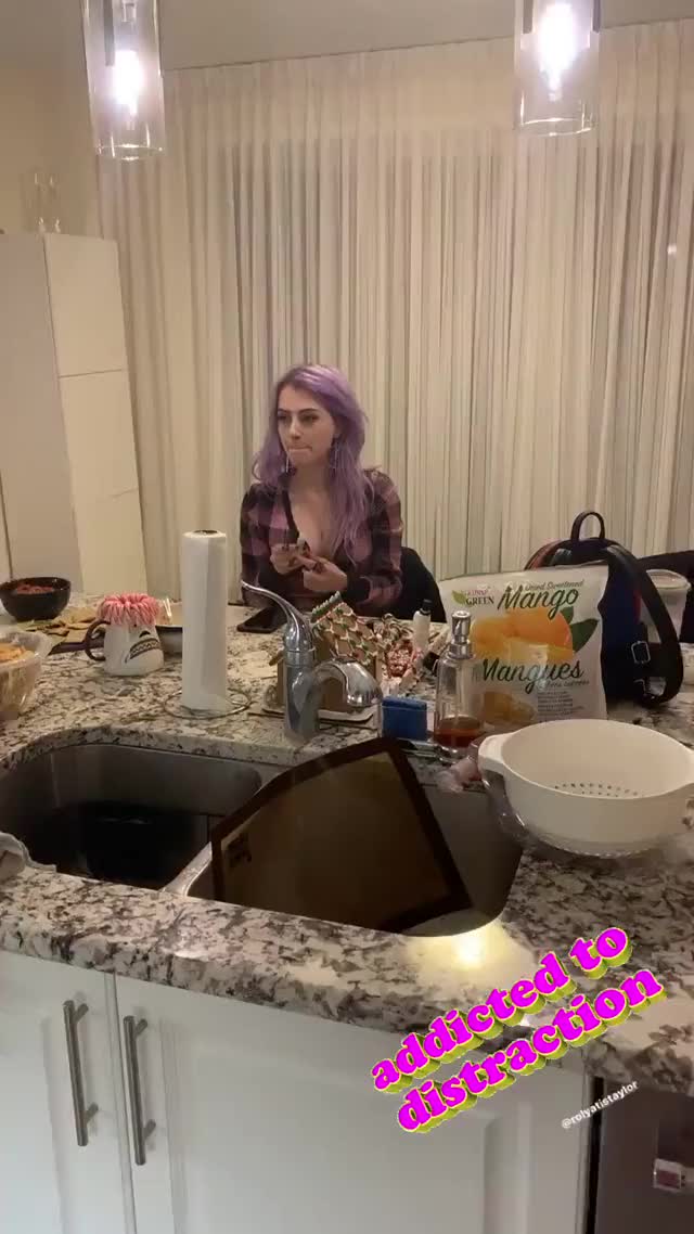 Cosplay Rolyat gif