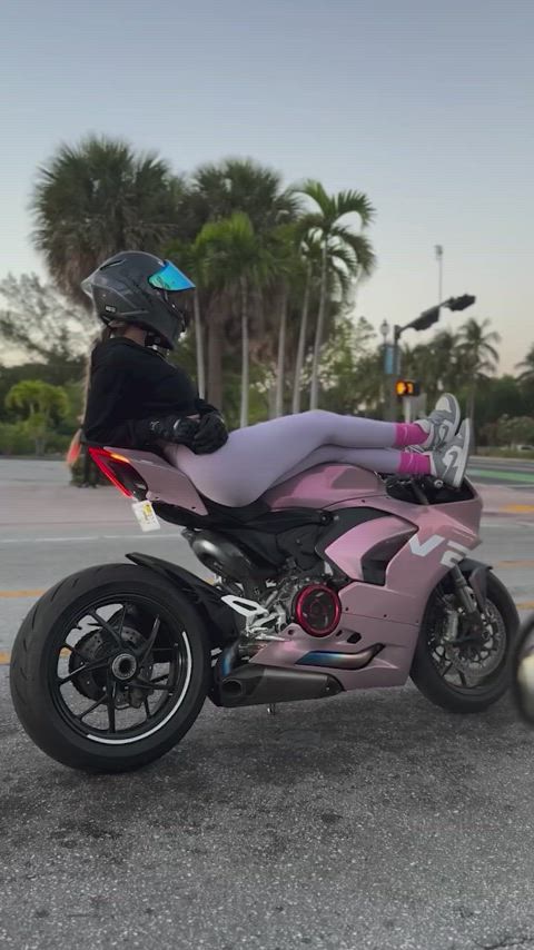 amateur ass blonde cute leggings public riding tease thick tiktok feminizing-hypnosis