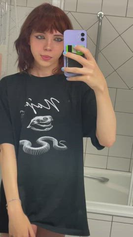 >~<