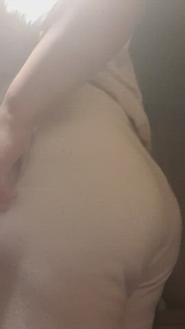 I'm only 5ft but my ass makes up for it! Down to take my virginity doggy style?