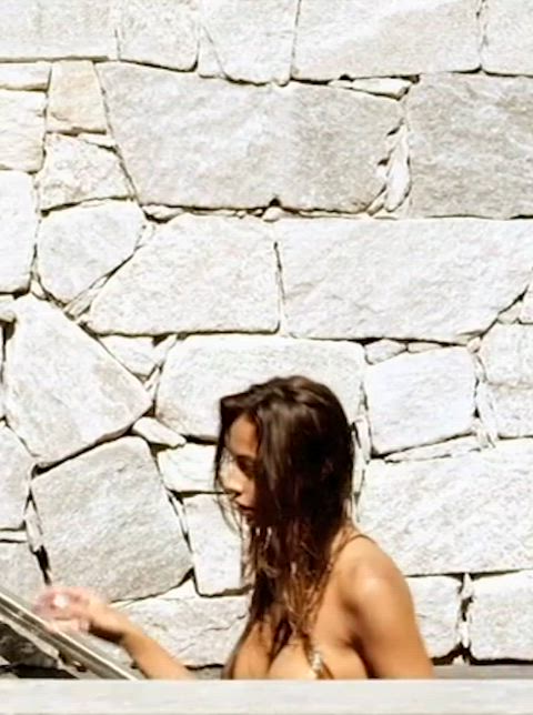 Mãdãlina Diana Ghenea full-frontal and epitomizing divine femininity in Youth (2015)