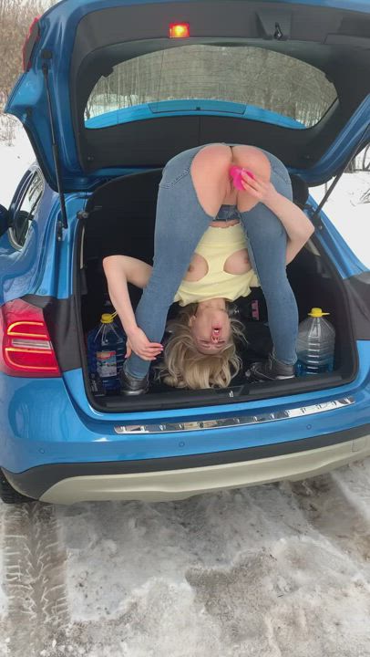 I love to masturbate outdoors on a roadside picnic?