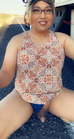 Cute tinkle on a windy afternoon, roadside