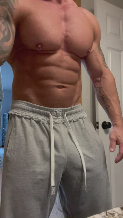 Commando + grey sweats ?
