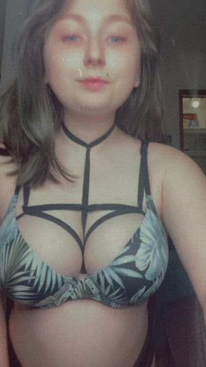 Drop everything and look at my titties please. 👉👈🥰