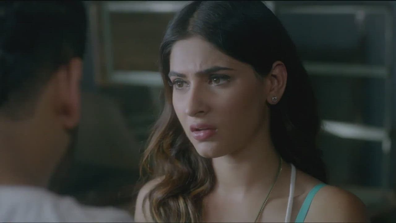 Kangana Sharma Ass grab