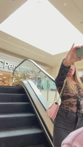 Went and ordered a coffee at the mall covered in cum 💦 Full video is up on my