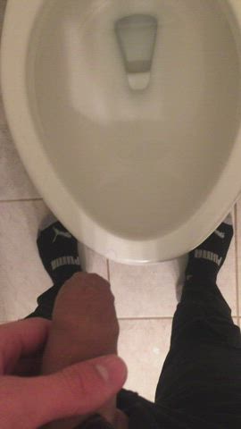 toilet pee, not very used to filming yet 😣😣😣
