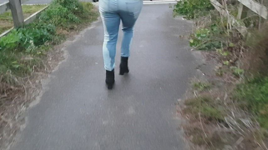 I soaked my jeans in public walking back to the car 😮💦