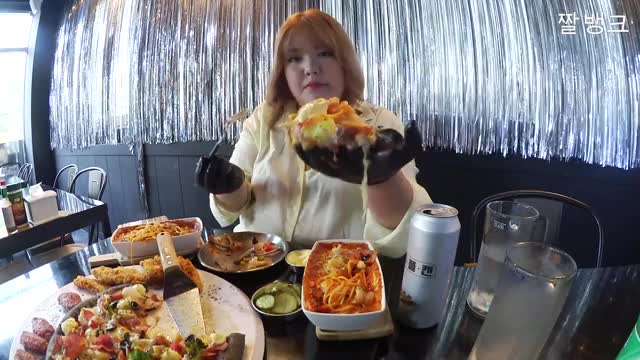 양수빈_오랜만에 피자 혼밥-4