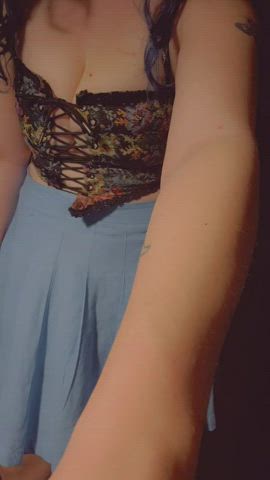 23f a cute outfit looks better on the floor