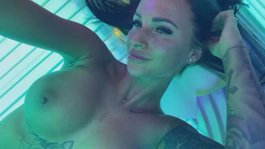 Does my tan look good?