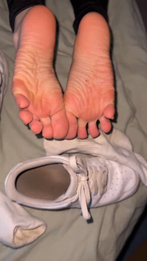 Who’s cleaning my pink yellowish sweaty soles after a hot gym session in my 7 days