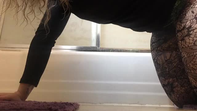 Laying down twerking