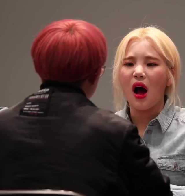 Shameless Guy jerks off in front of JooE