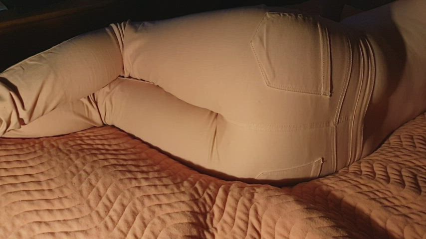 Bedwetting in pink Jeans ?