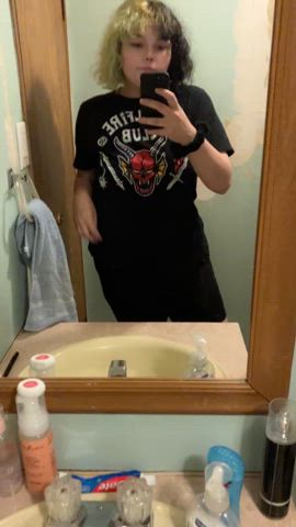 Who here would suck on my titties? 😜