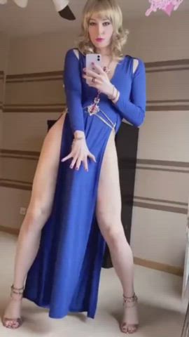 This lady hints that she likes you [cut version]