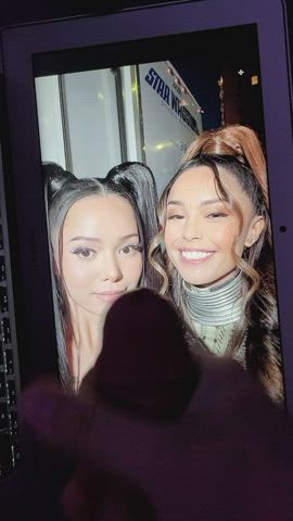 Bella Poarch and Valkyrae, what a sexy duo!?? DM for the pics!