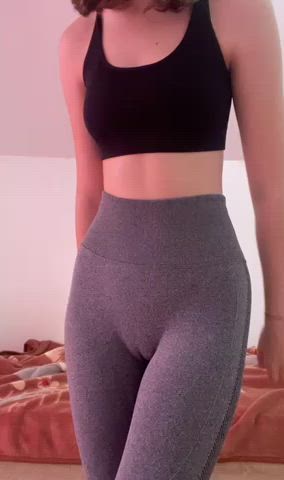 Do you like my camel toe in leggings?