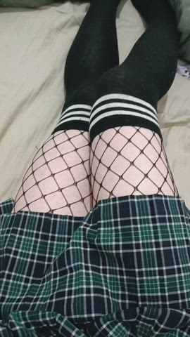 Get between those squishy thighs >w<