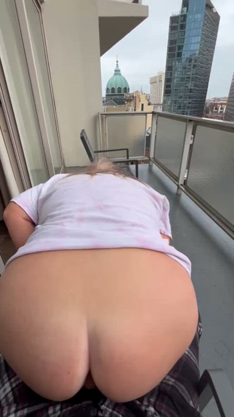 I love a risky fuck with a pretty view