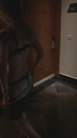Tight pussy baring all on holiday in Cancun… who would walk past and look? 😉