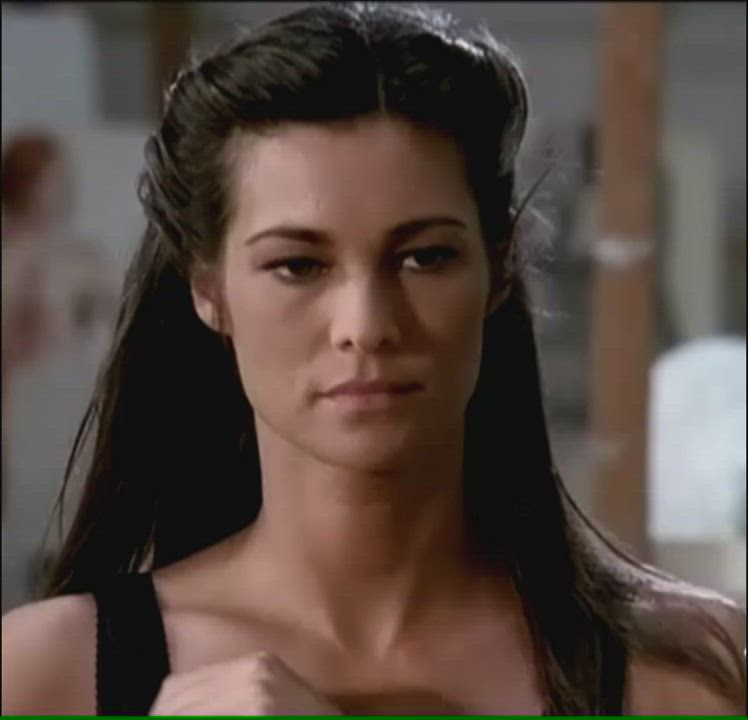 Manuela Arcuri - L'onore e il rispetto