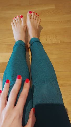 Domme Feet Feet Fetish Femdom Foot Fetish Foot Worship Leggings Nails OnlyFans gif