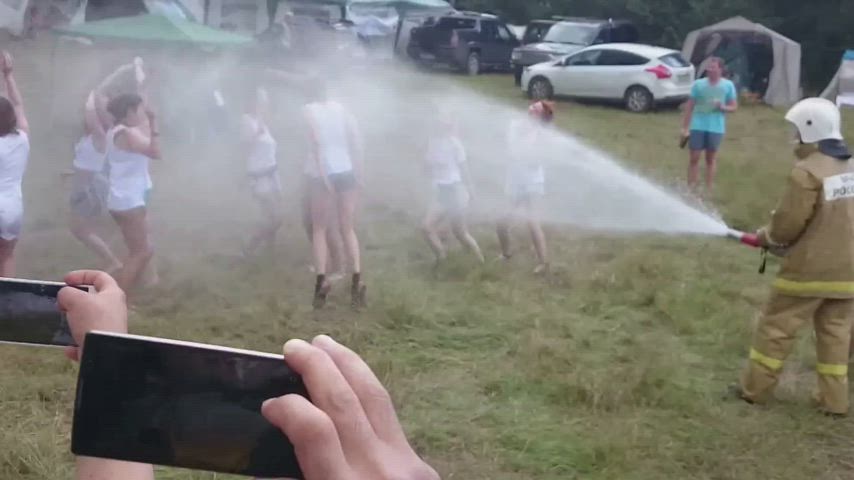 Friendly firefighter is there to help + full video in the comments