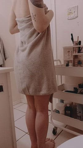 just got out of the shower. bend me over the sink? <3 (ftm)