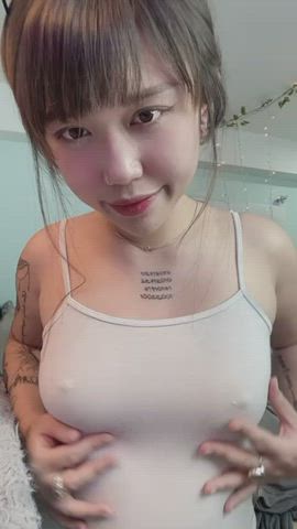 If my boobies made you stop scrolling, I’ll let you slide right in