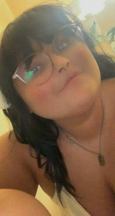 wishing you’d come bend me over and slide my panties to the side, daddy 🥺