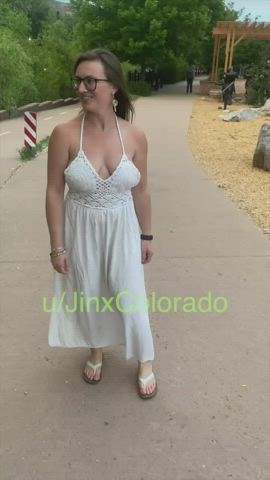 I give this dress a “flashability” rating of… 7