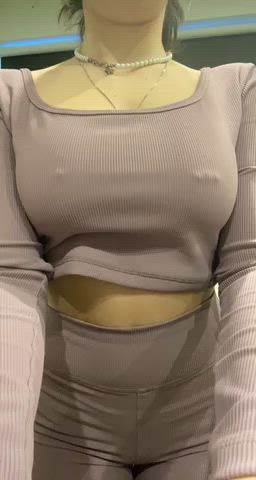 Gym titty drop 💓