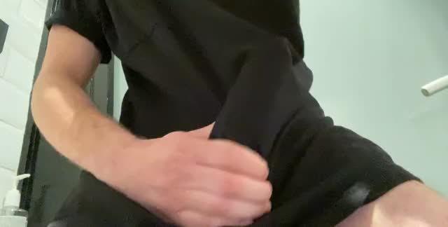 Each day of lockdown my boner gets harder.. Anyone else forgot that problem? I could