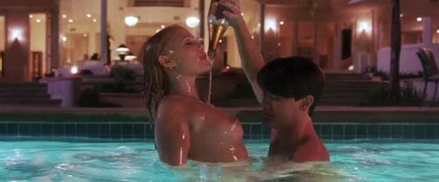 Elizabeth Berkley - Showgirls (1995)