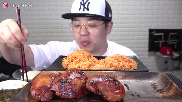 창배_BBQ 스모크치킨 팔도비빔면 먹방-5