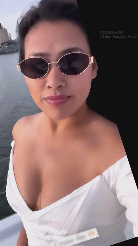 cleavage desi indian model seducing seduction gif