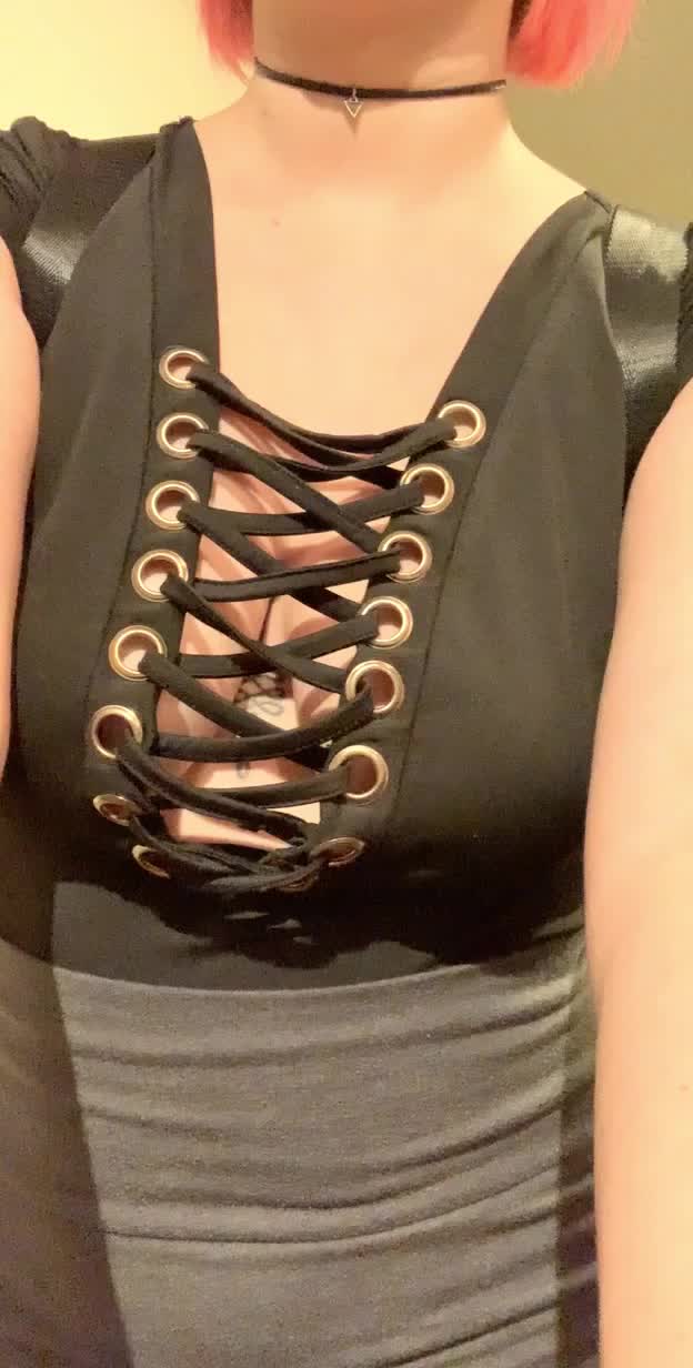 Love me some low cut tops [snap][kik][gfe]