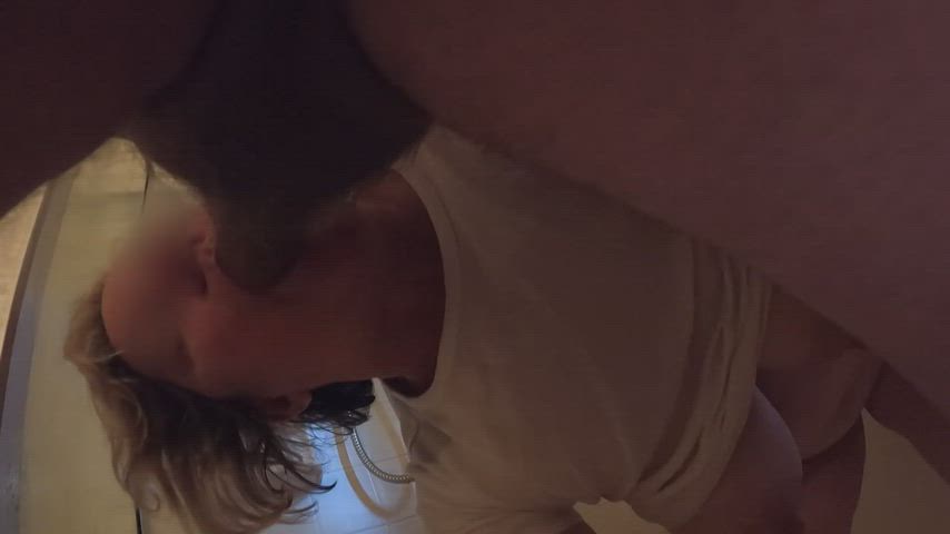 My kitty blows on my cock in the shower. Do you love a little drool? I certainly