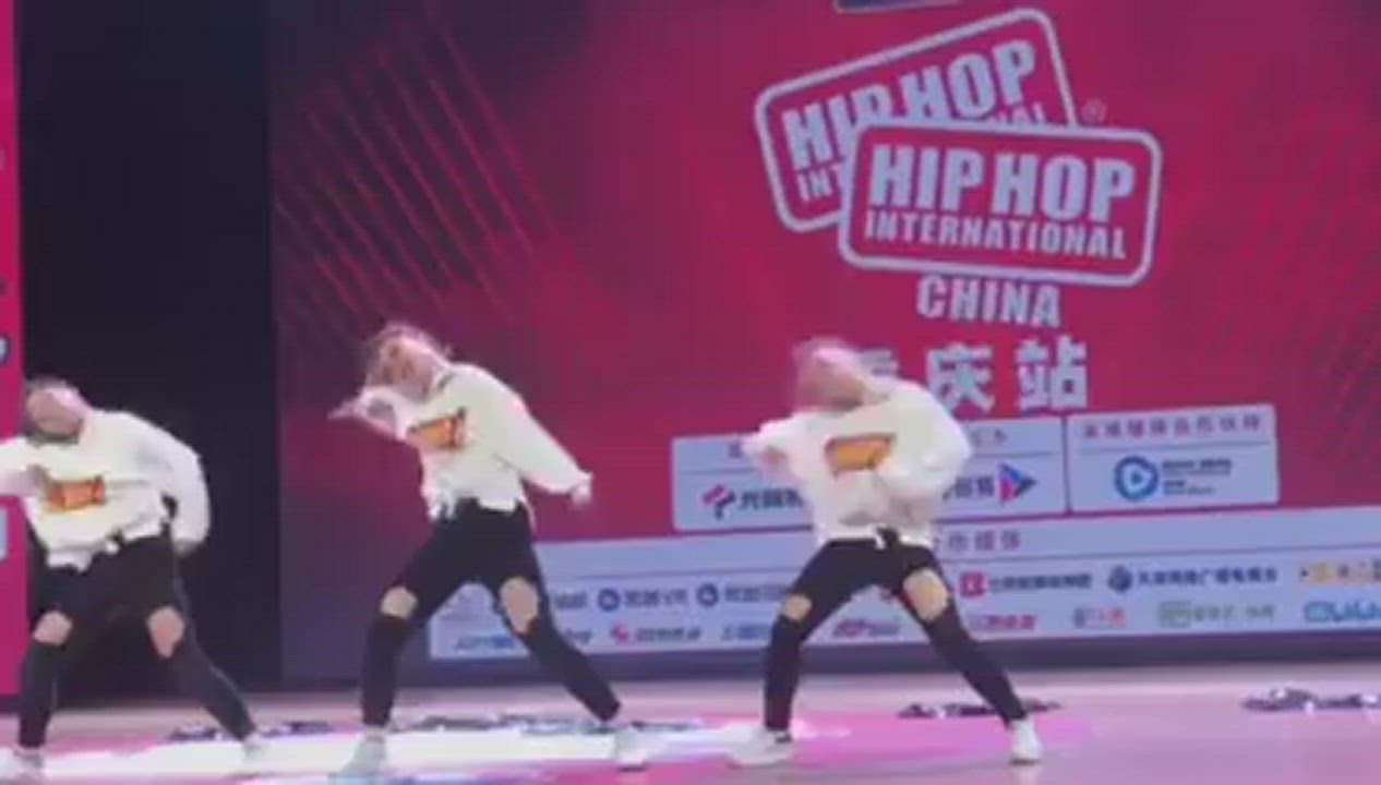 Dancing Oops