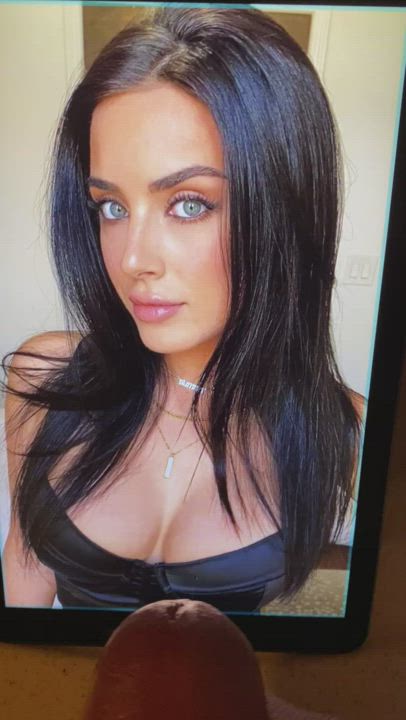 Bikini model Sumner Stroh is really sexy