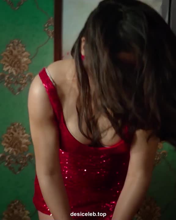 fatima cleavage show ultra slow motion