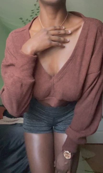This top hides my fat titties pretty well 🙇🏾‍♀️