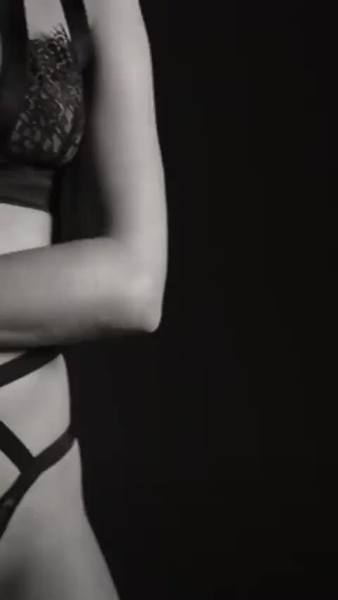 Sara Sampaio gif