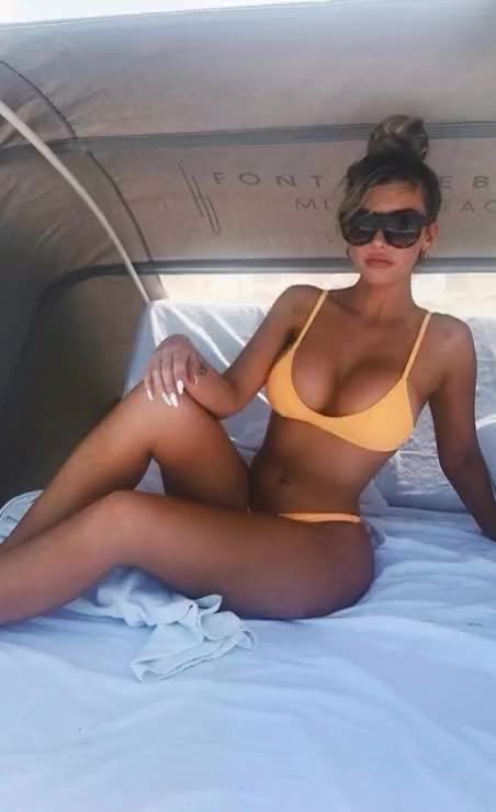 Sexy Emilia